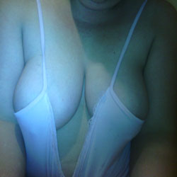 Pic #1 Too Hot to Handle - Big Tits