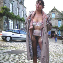 Pic #1 A Poil !!!! - Brunette, Flashing, Lingerie, Public Exhibitionist, Public Place, Bush Or Hairy