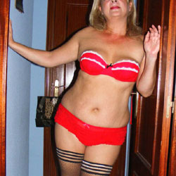 Pic #1 Lady In Red - Lingerie