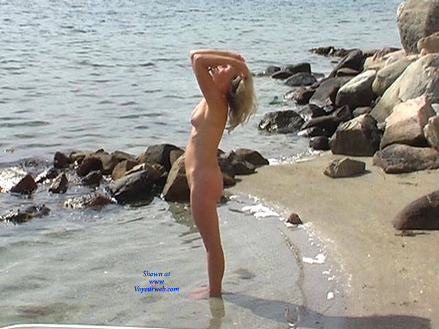 Pic #1 Linda Continue To Be Nude - Beach, Shaved