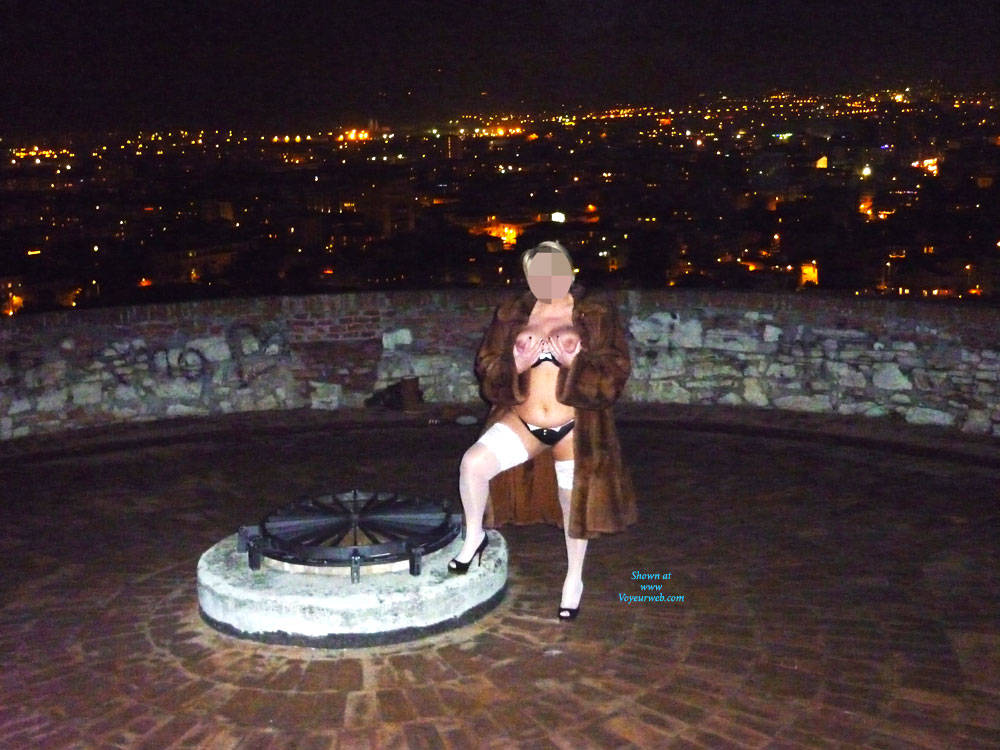 Pic #1 Visiting The Castle - High Heels Amateurs, Lingerie