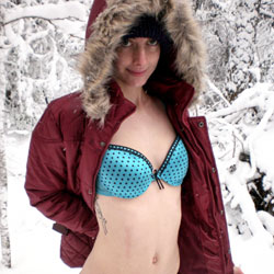 Pic #1 Snow Naked - Bikini Voyeur, Brunette