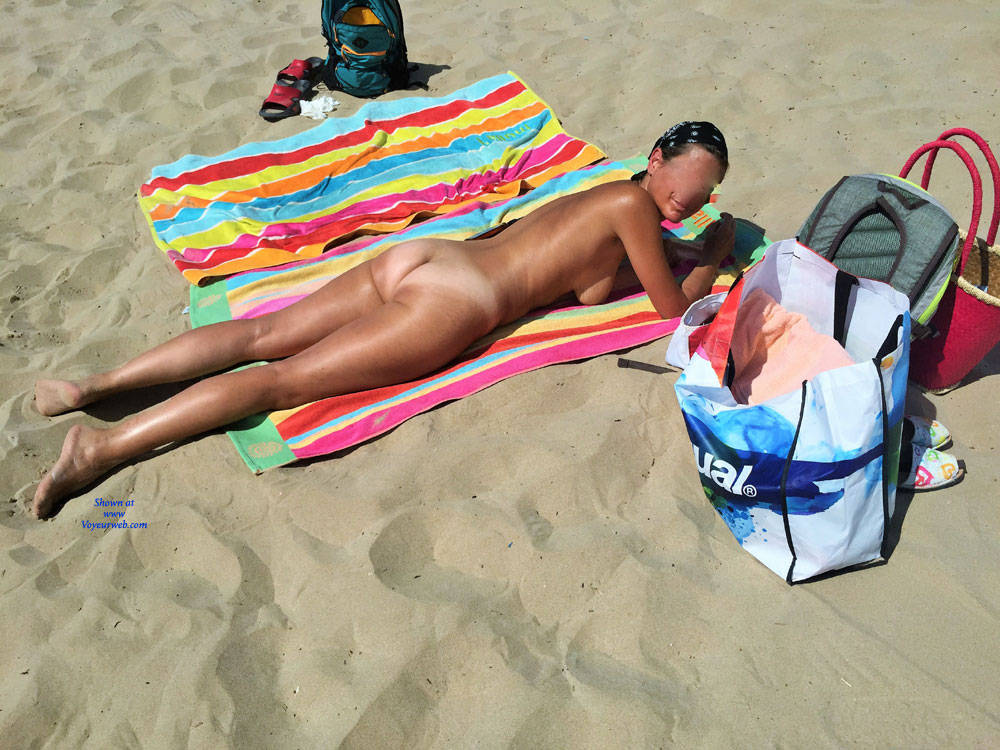 Pic #1 Desnuda En La Playa - Beach