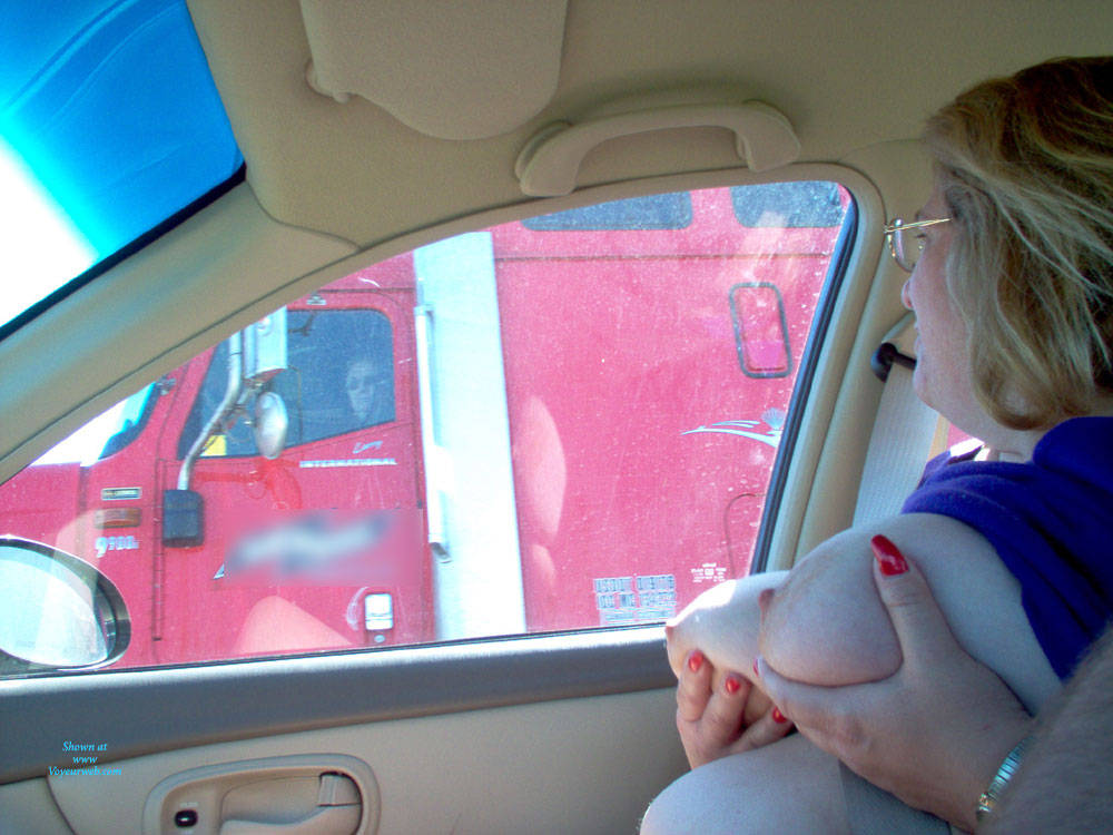 Pic #1 Flashing Truckers - Flashing, Public Exhibitionist, Big Tits, Flashing Truckers