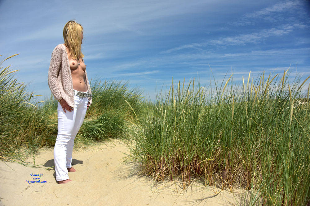 Pic #1 Tits In The Dunes - Topless Girls