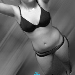 Pic #1 B And W Grain - Nude Girls, Lingerie, Amateur