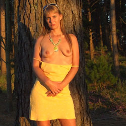 Pic #1 My Little Yellow Dress - Nude Girls, Outdoors, Nature, Amateur