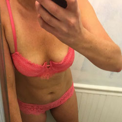 Pic #1 Hot Milf Jewels Back Again - Lingerie, Amateur