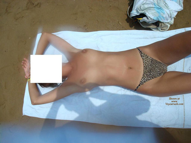 Pic #1 Topless Girlfriend At The Beach