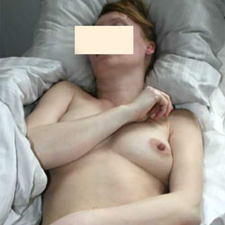 Pic #1 Swedish Woman Nude In Bed - Nude Amateurs