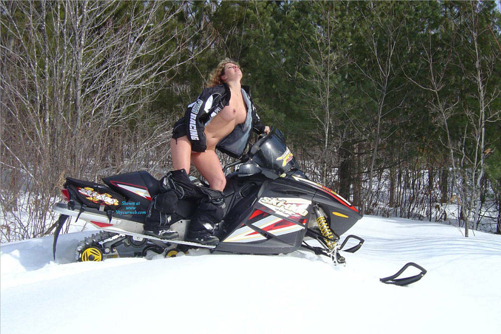 Pic #1 Winter Fun - Nude Girls, Big Tits, Mature, Outdoors, Amateur