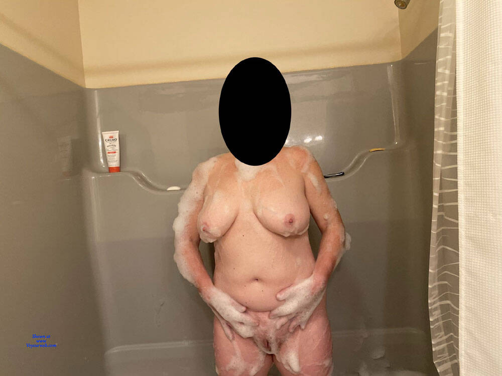 Pic #1 Weekend Away Bath Time - Nude Girls, Big Tits, Amateur, Wet Tits