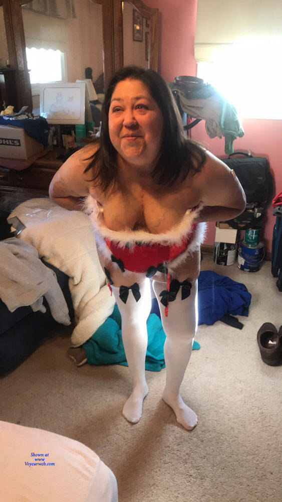 Pic #1 Wife Getting Ready For The Holidays - Brunette, Wife/wives, Amateur