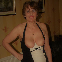 Pic #1 Nice To Be Out - Big Tits, Mature, Bush Or Hairy, Amateur