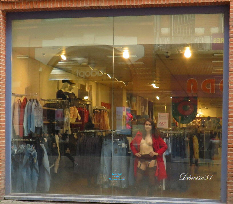 Pic #1 Labouisse31 In The Store Window - Pantieless Girls, Big Tits, Public Exhibitionist, Flashing, Public Place, Amateur