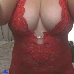 Lady In Red - Big Tits, Lingerie, Mature, Amateur