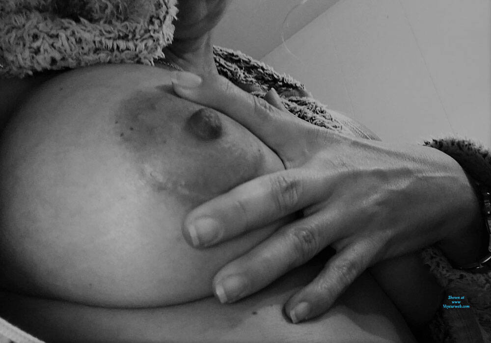 Pic #1 Photo B W - Big Tits, Mature, Amateur