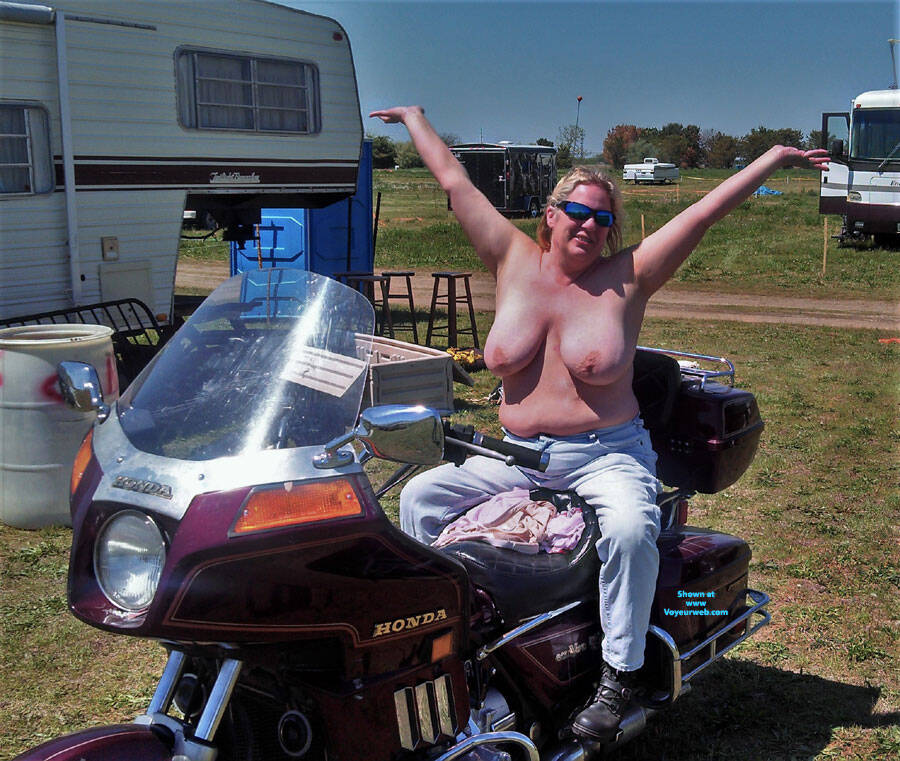 Pic #1 Dusty Does Rally's - Topless Amateurs, Big Tits, Blonde, Mature, Outdoors, Amateur, Bbw