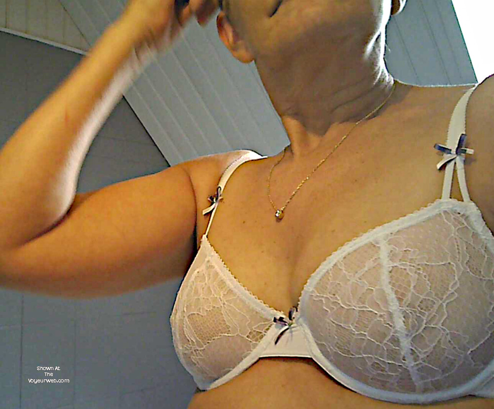 Pic #1 Mature women - Hanging Tits, Medium Tits, Natural Tits, Outdoors, Tits In Bras