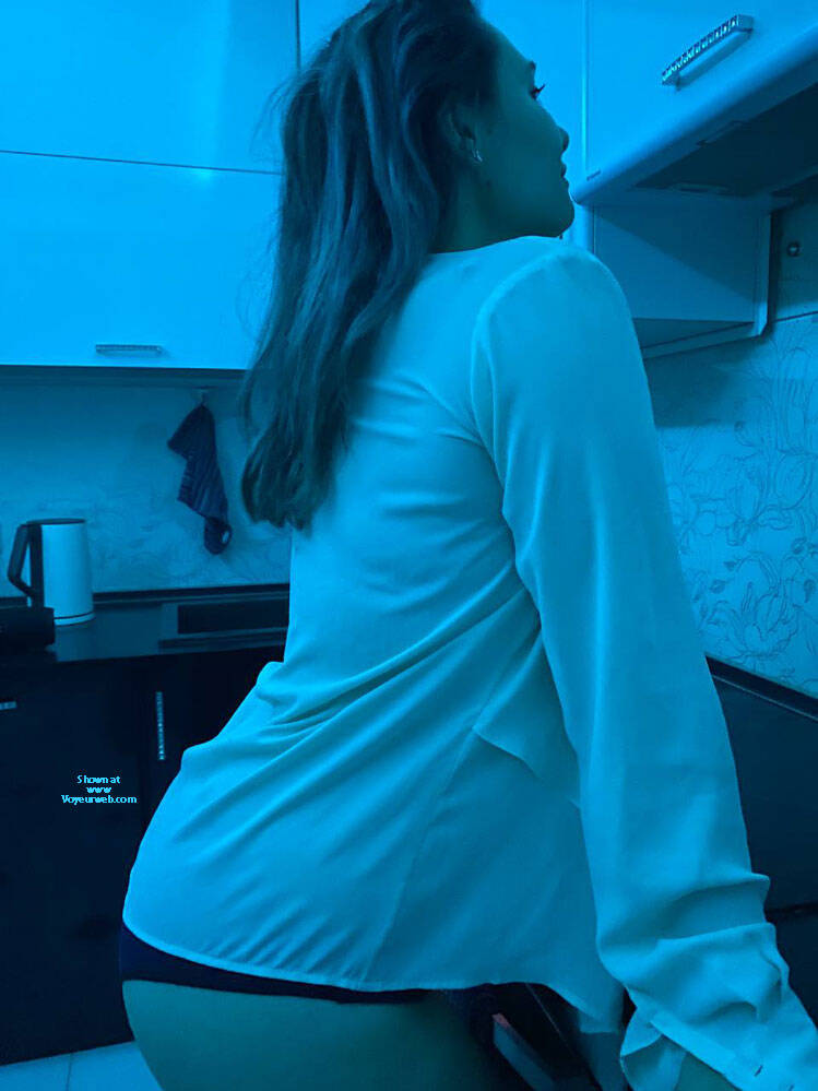 Pic #1 Kitchen fun - Amateur, Big Ass, Dressed