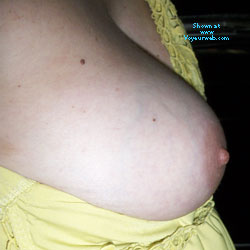 Pic #1 ONE TIT OUT - Amateur, Flashing, Flashing Tits, Natural Tits, Small Tits