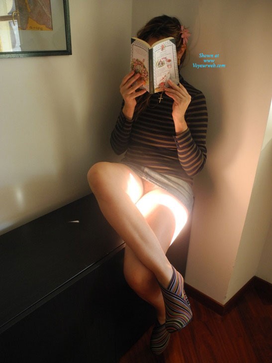 Pic #1 Fanciulla's Upskirt While She's Reading - Dressed