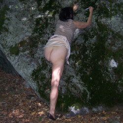 Dans les roches - Amateur, Ass, Flashing, Mature, Mature Ass, Mature Pussy, Outdoors, Pussy, Shaved