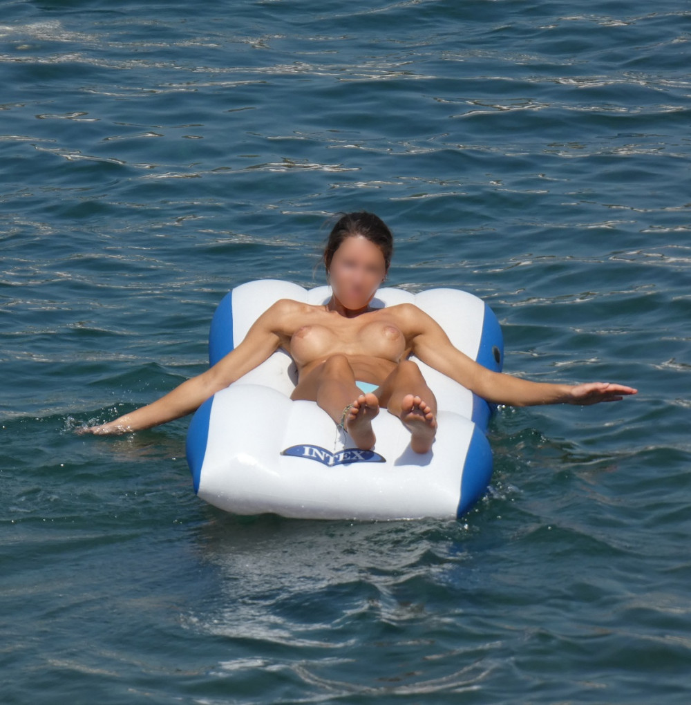 Pic #1 inflatable raft - Beach, Beach Pussy, Beach Voyeur, Hard Nipples, Natural Tits, Nature, Nude Amateurs, Nude Girls, Outdoors, Public Exhibitionist, Public Place, Voyeur, Young Woman