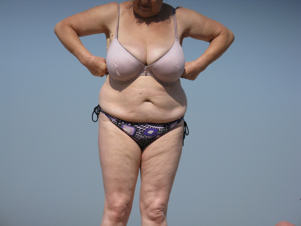 Pic #1 So heavy tits granny beach candid