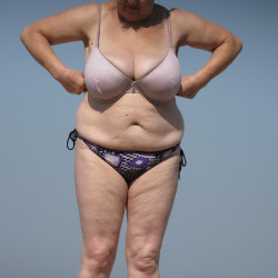 Pic #1 So heavy tits granny beach candid