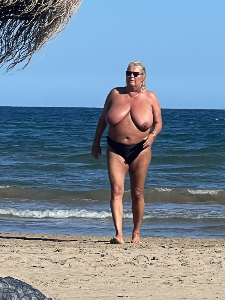 Pic #1 BBW woman on Spanish beach