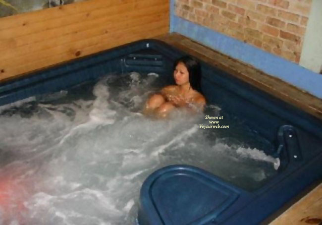 Pic #1 Girlfriend In The Jacuzzi