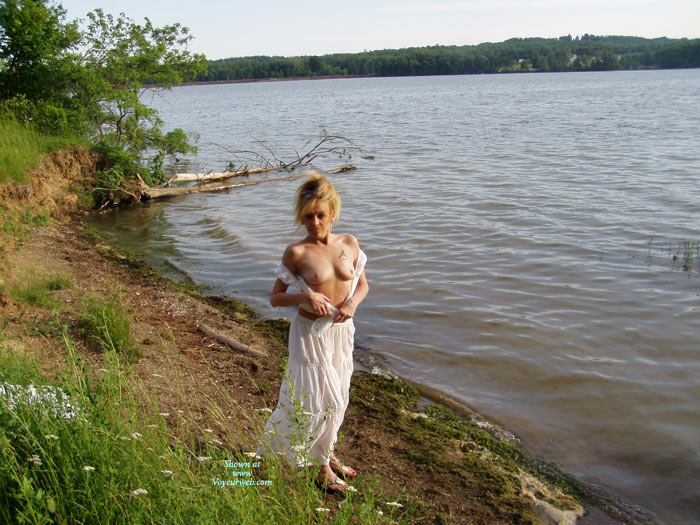 Pic #1 Kinky By The Lake